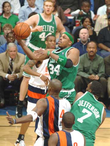 着巨大的压 着巨大的压