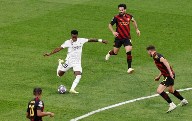 上演了一场 上演了一场